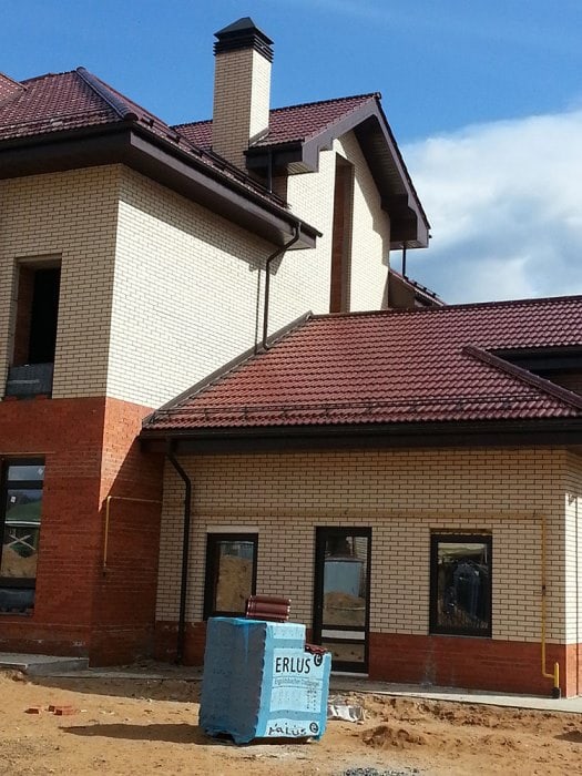 Керамическая черепица рядовая ERLUS Forma мароон, глянцевый ангоб