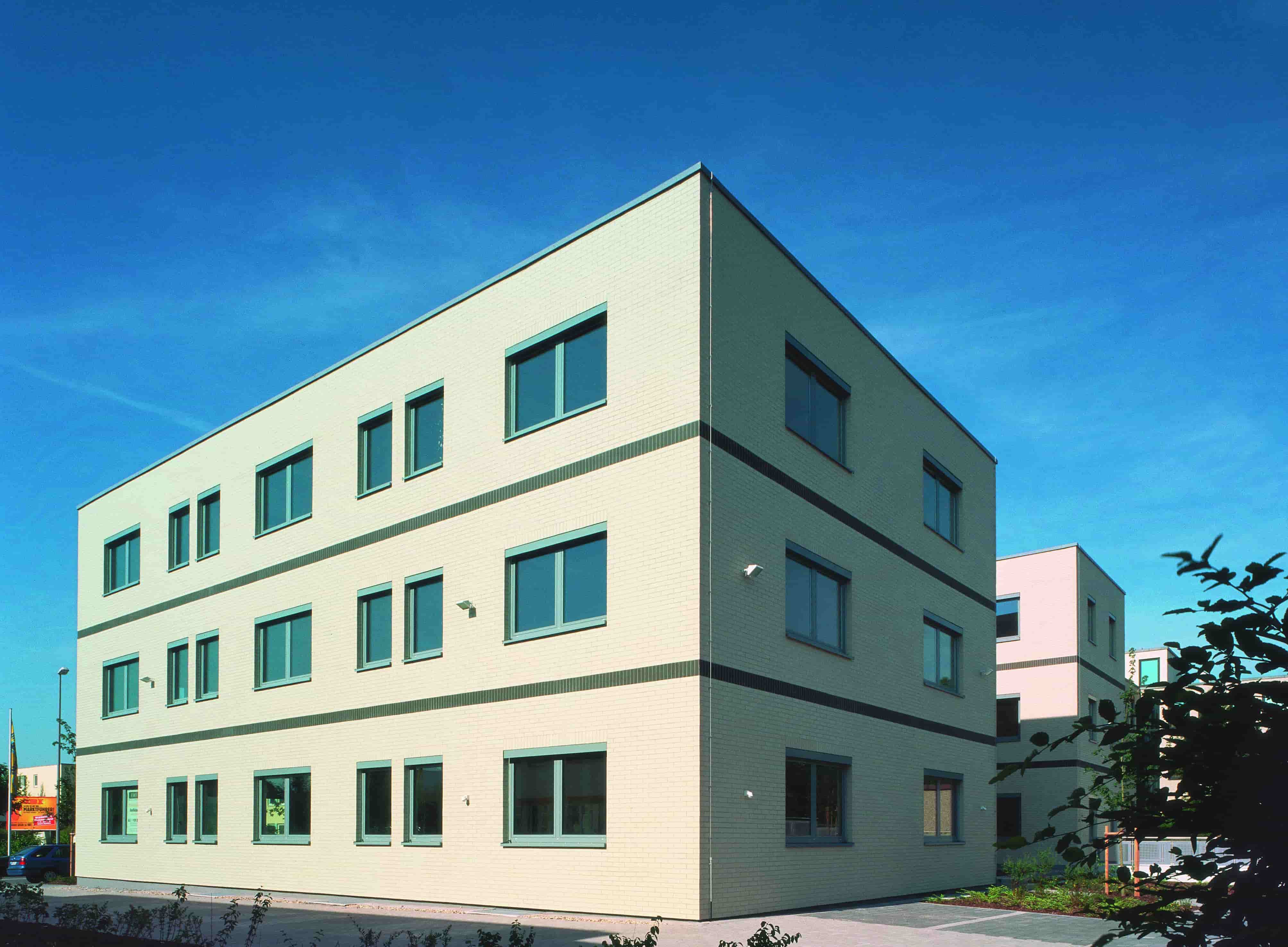 Клинкерная плитка угловая ручной формовки Feldhaus Klinker NF 14 W100 perla liso 240*71*115*14 мм