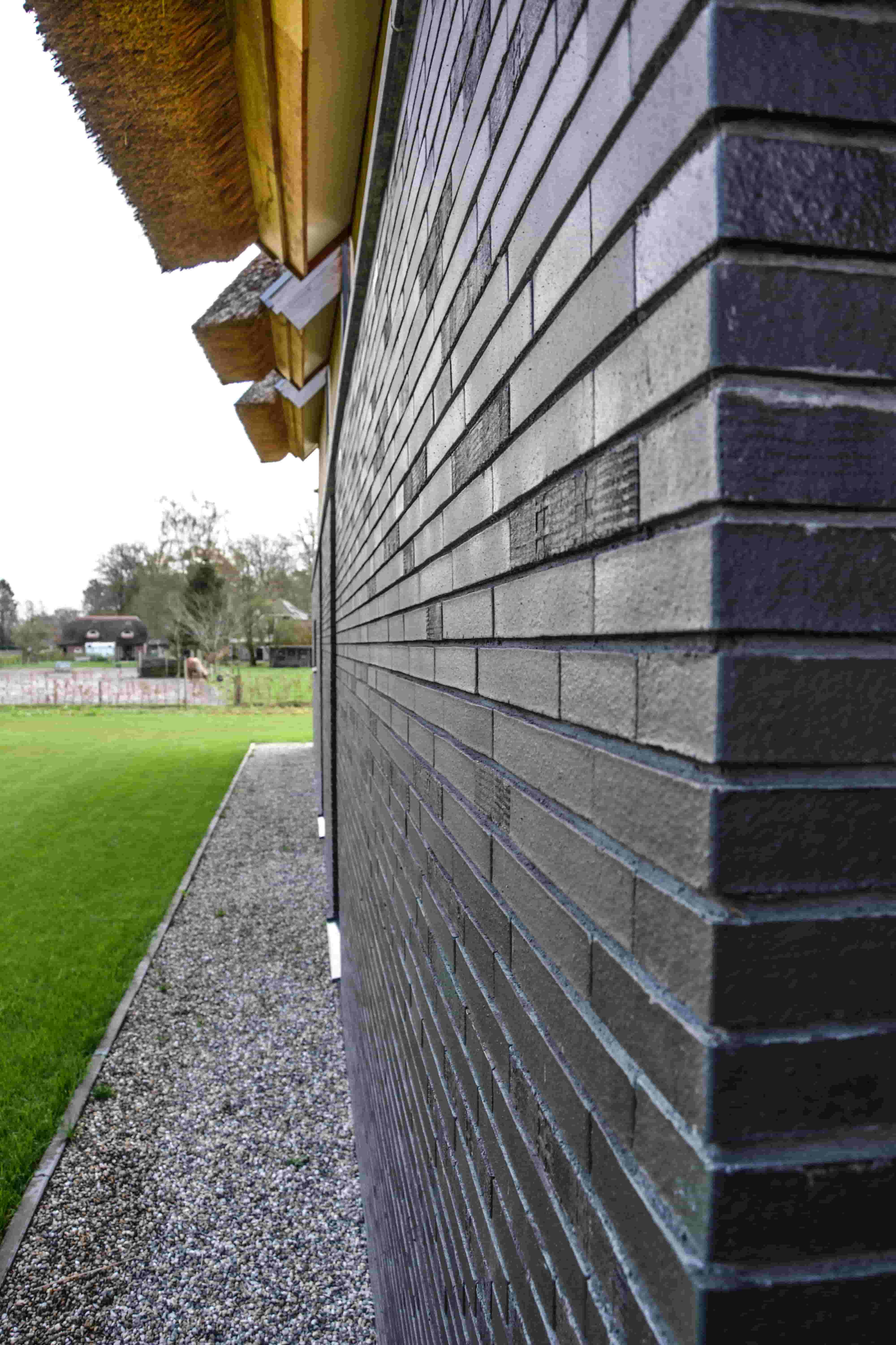 Кирпич клинкерный Muhr 15 F Schwarz-bunt Edelglanz bes. Fuss., 290*90*52 мм