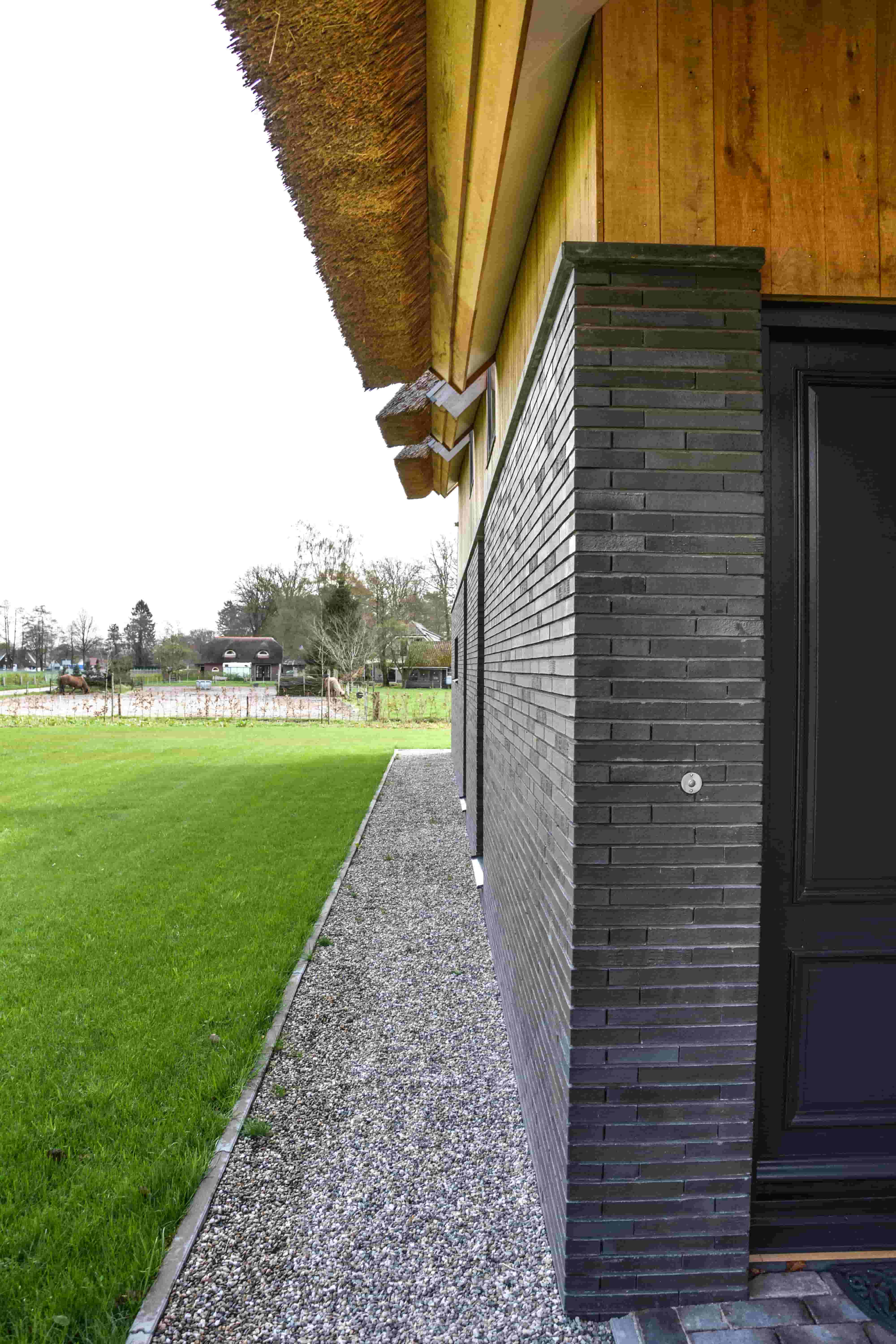 Кирпич клинкерный Muhr 15 F Schwarz-bunt Edelglanz bes. Fuss., 290*90*52 мм