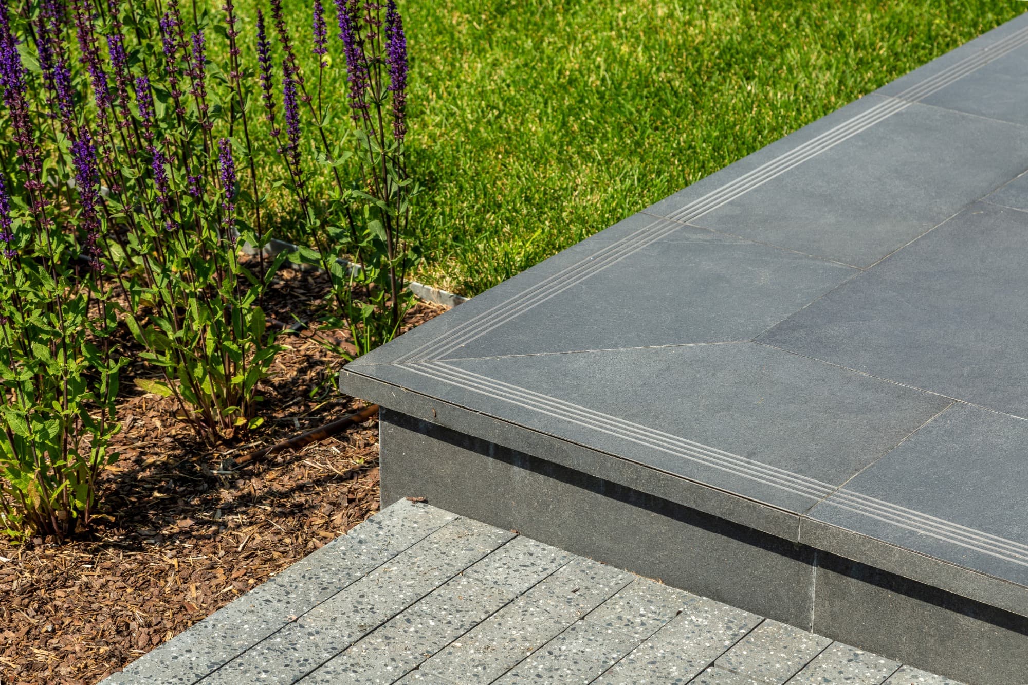 Плитка тротуарная Готика Granite FINERRO, Ригель Б.3.П.8, Ильменит 360*80*80 мм