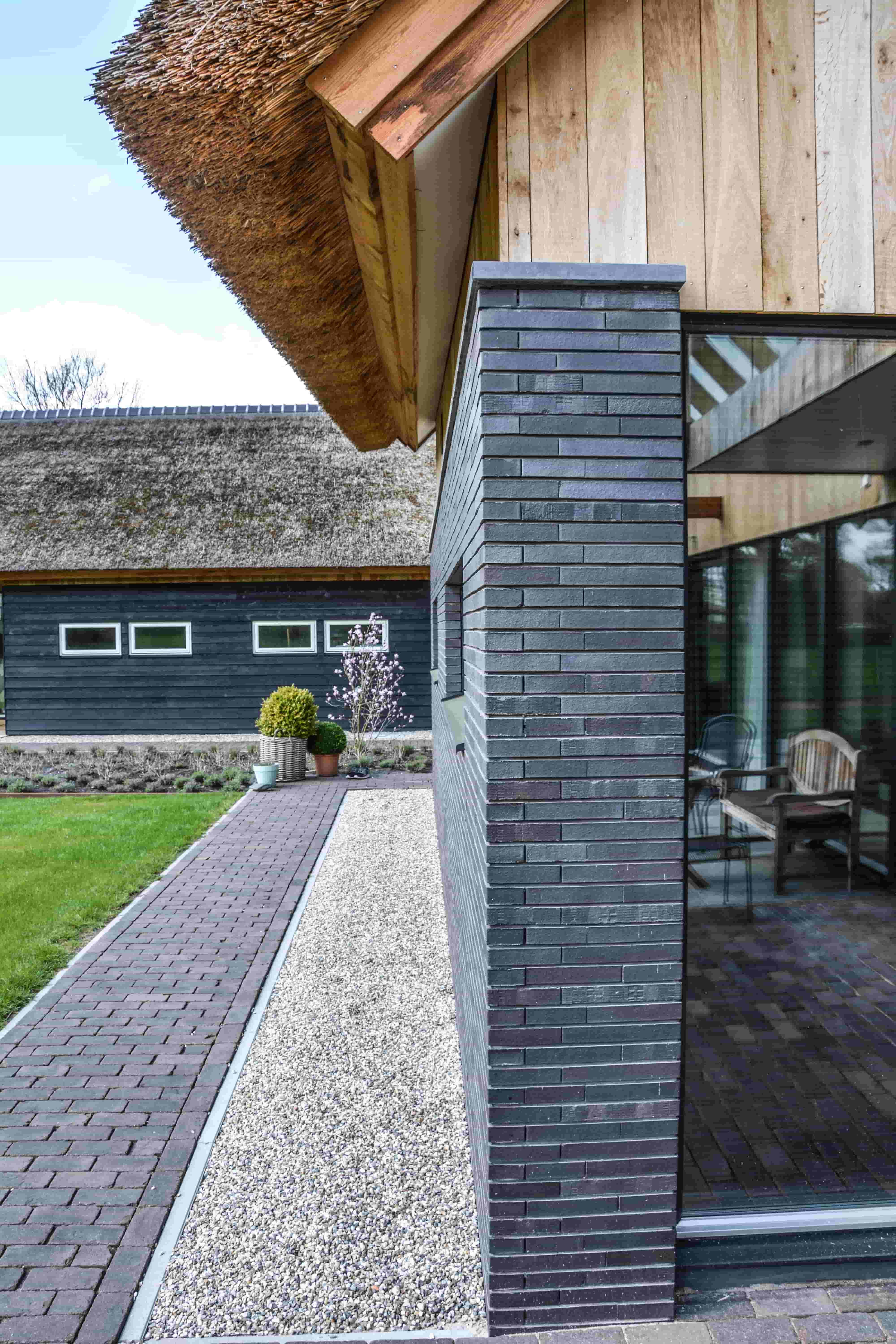 Кирпич клинкерный Muhr 15 F Schwarz-bunt Edelglanz bes. Fuss., 290*90*52 мм