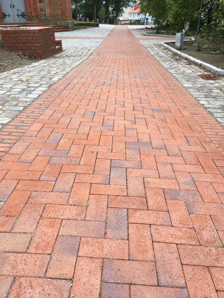Тротуарная клинкерная брусчатка Vandersanden Zittau красная пестрая, 200*100*45 мм
