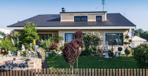 Частный дом с крышей из черепицы Creaton Harmonie Antrazit Engobiert