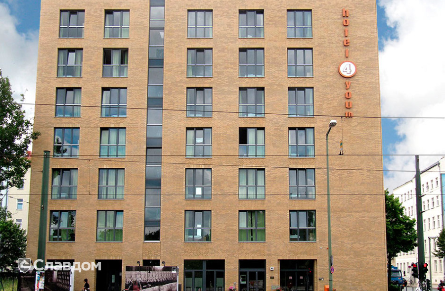 Отель H+ Hotel HVD 4 Youth с облицовкой плиткой Roben Rimini gelbbunt