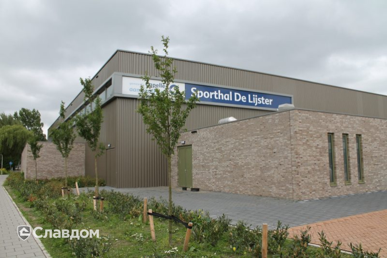 Спортивный зал De Lijster с облицовкой кирпичом Terca Birchwood