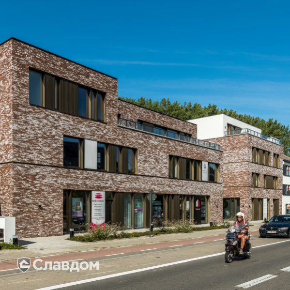 Здание офиса в г. Осткамп с облицовкой кирпичом Terca Metropolis Civitas