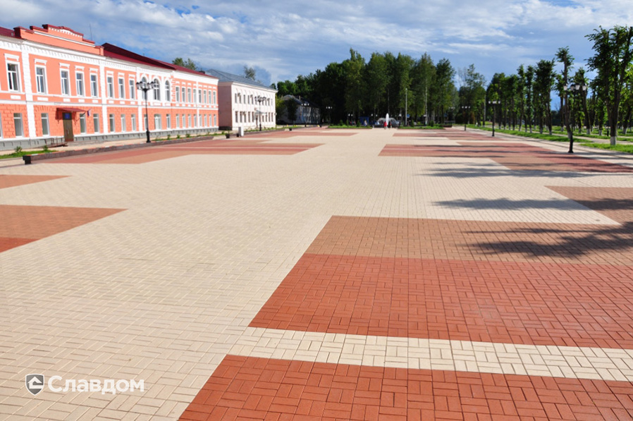 Аллея и площадь в Старой Руссе