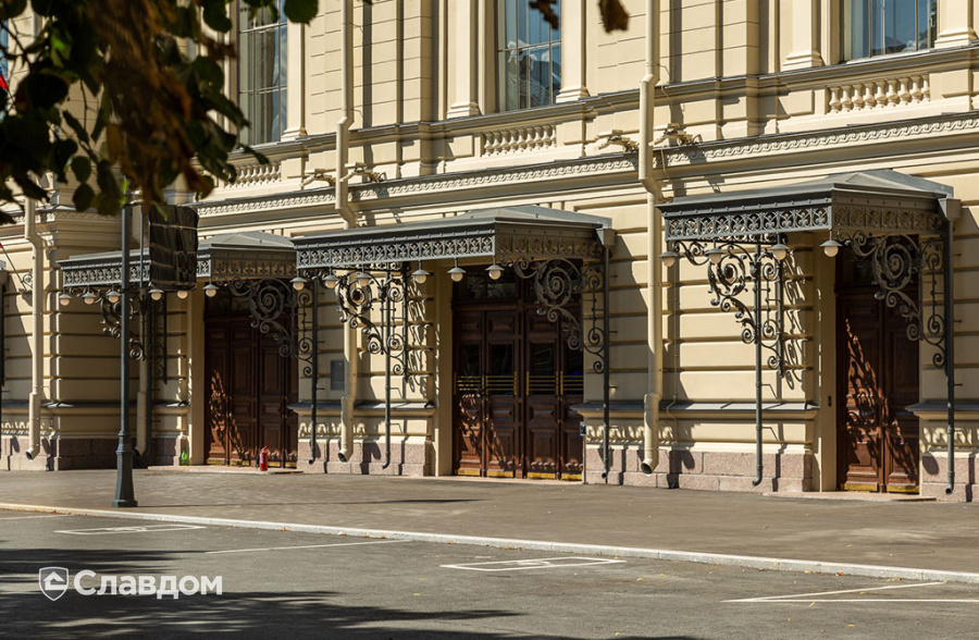 Консерватория им. Н.А. Римского-Корсакова на Театральной площади