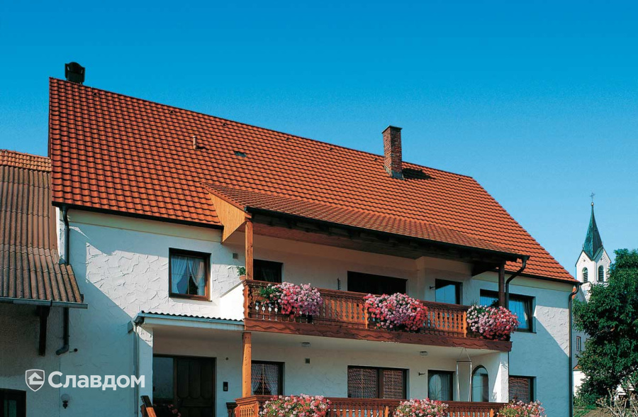 Частный дом с крышей из черепицы Creaton Eleganz Naturrot