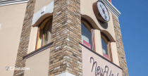 Кафе "New York" с применением керамического кирпича ENGELS HANDFORM Royal Emmerald