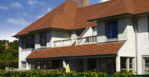 Двухэтажный дом с применением керамической черепицы Koramic 301 Plain Tile Smooth Toscana Engobe