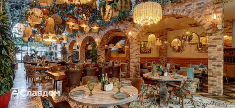 Ресторан "Шеф Амазония bar & club" с использованием кирпича Roben Moorbrand torf-bunt