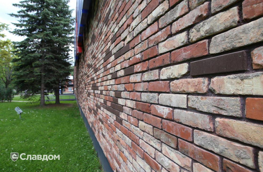 Торговый центр с использованием облицовочного кирпича Lode Asais Brunis 11.203100L 