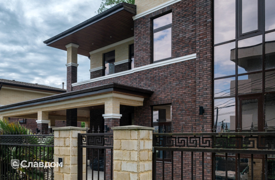 Частный дом c использованием облицовочного камня White Hills Терамо Брик 351-40