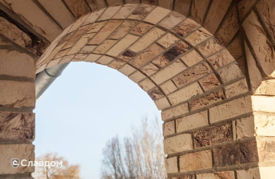 Частный дом с облицовкой кирпичом ENGELS HANDFORM Ladoga