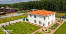 Частный дом с керамической черепицей BRAAS Рубин 9V красный