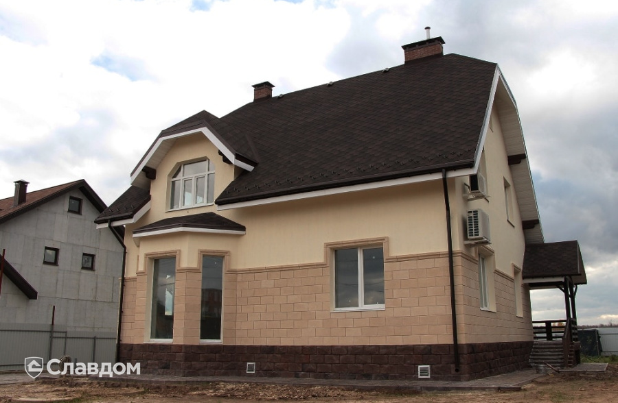 Загородный дом с облицовкой искусственным камнем White Hills