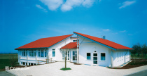 Коттедж с крышей из черепицы Creaton Harmonie Naturrot